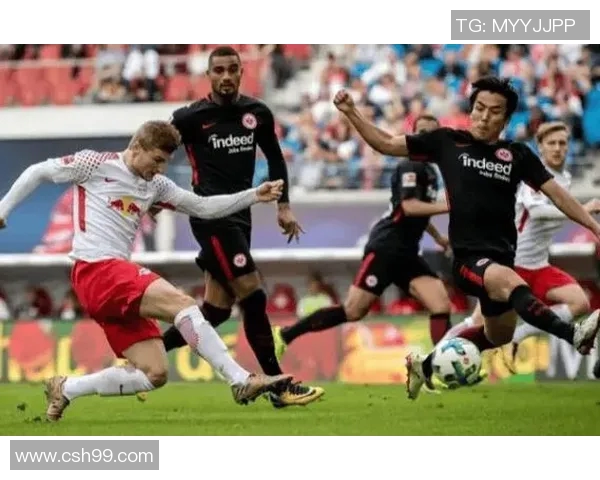 女王公园与加的夫城的激烈对决展现英冠联赛的精彩与魅力